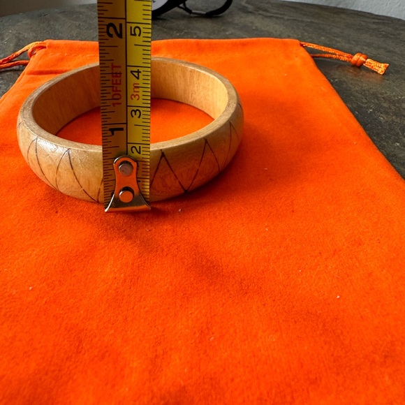 Wood carved Bangle - Picture 3 of 4